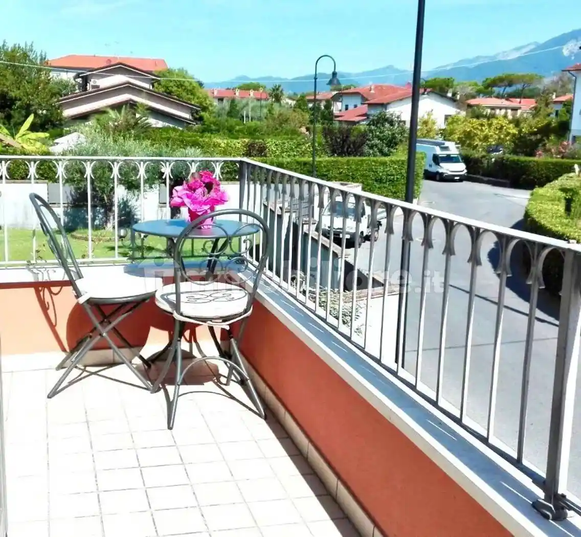 Appartamento in vendita a Montignoso