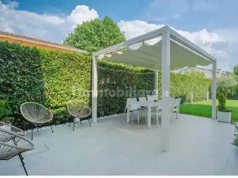 Villa in vendita a Montignoso