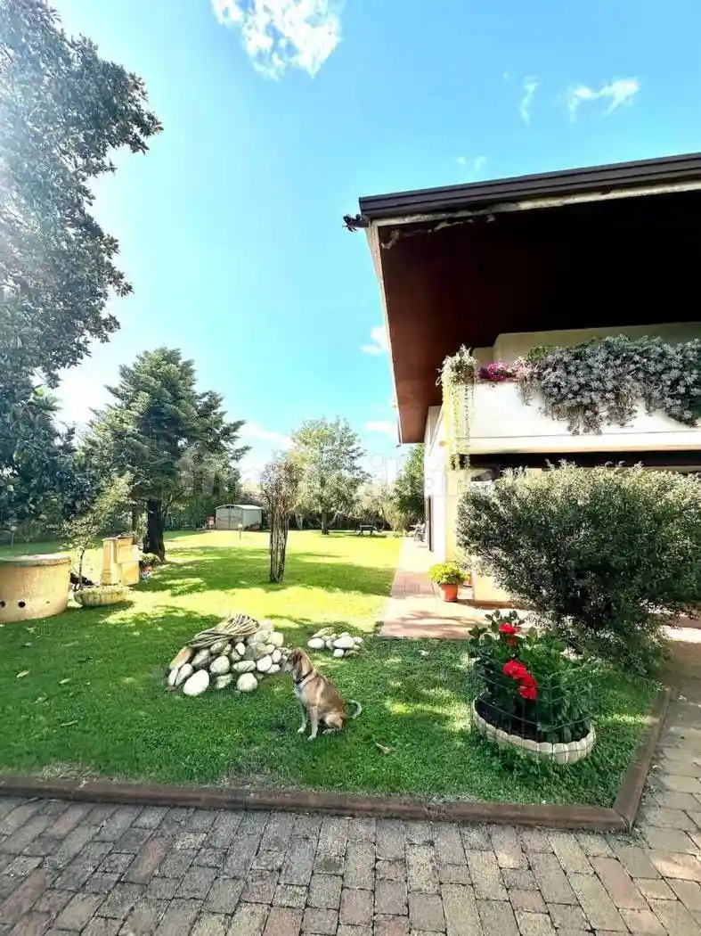 Villa in vendita a Montignoso