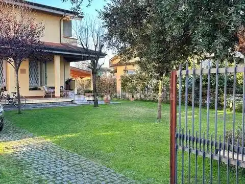 Villa in vendita a Massa