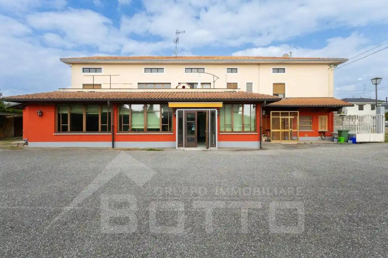 Casa indipendente in vendita a Fontaneto d'Agogna