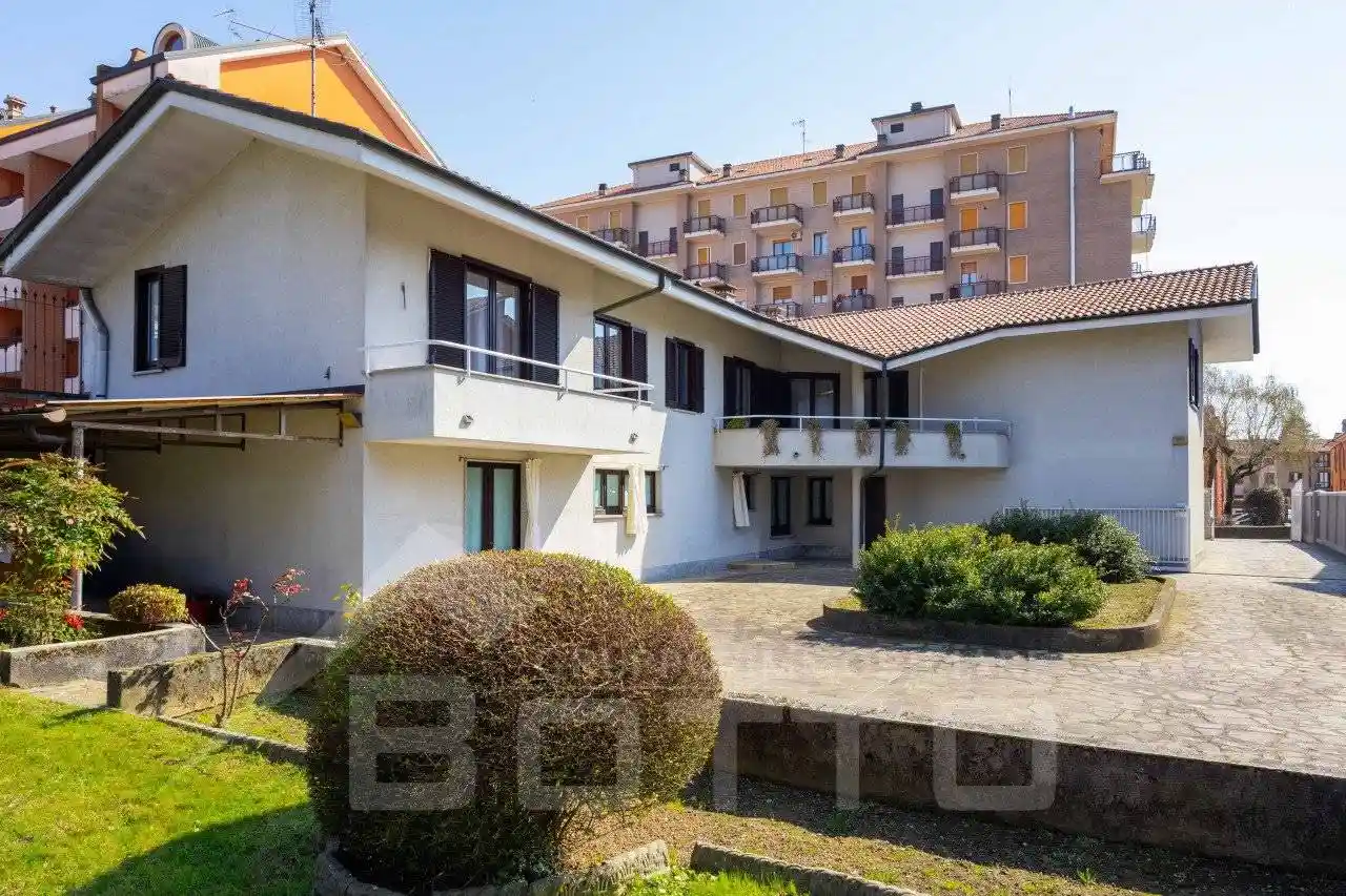 Villa in vendita a Oleggio