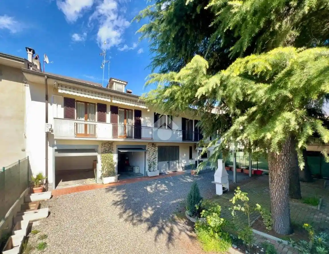 Villa in vendita a Broni