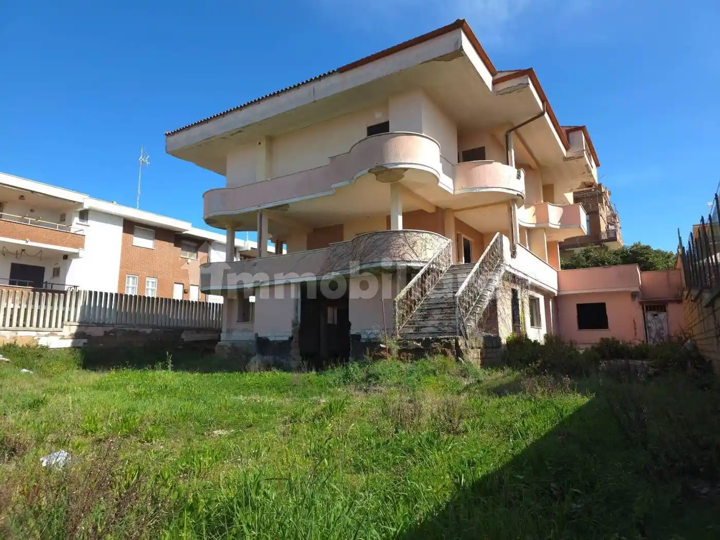 Palazzo - Edificio in vendita a Anzio