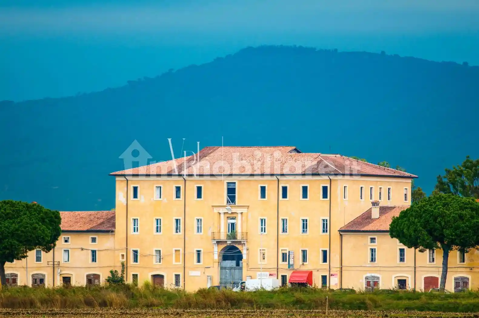 Palazzo - Edificio in vendita a Cisterna di Latina