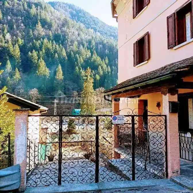 Casa indipendente in vendita a Vanzone con San Carlo