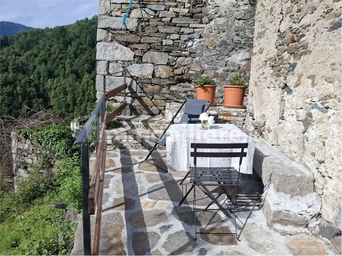 Casa indipendente in affitto a Montescheno