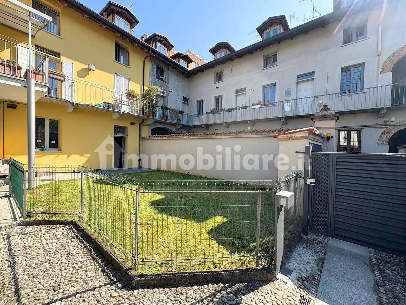 Appartamento in vendita a Villasanta