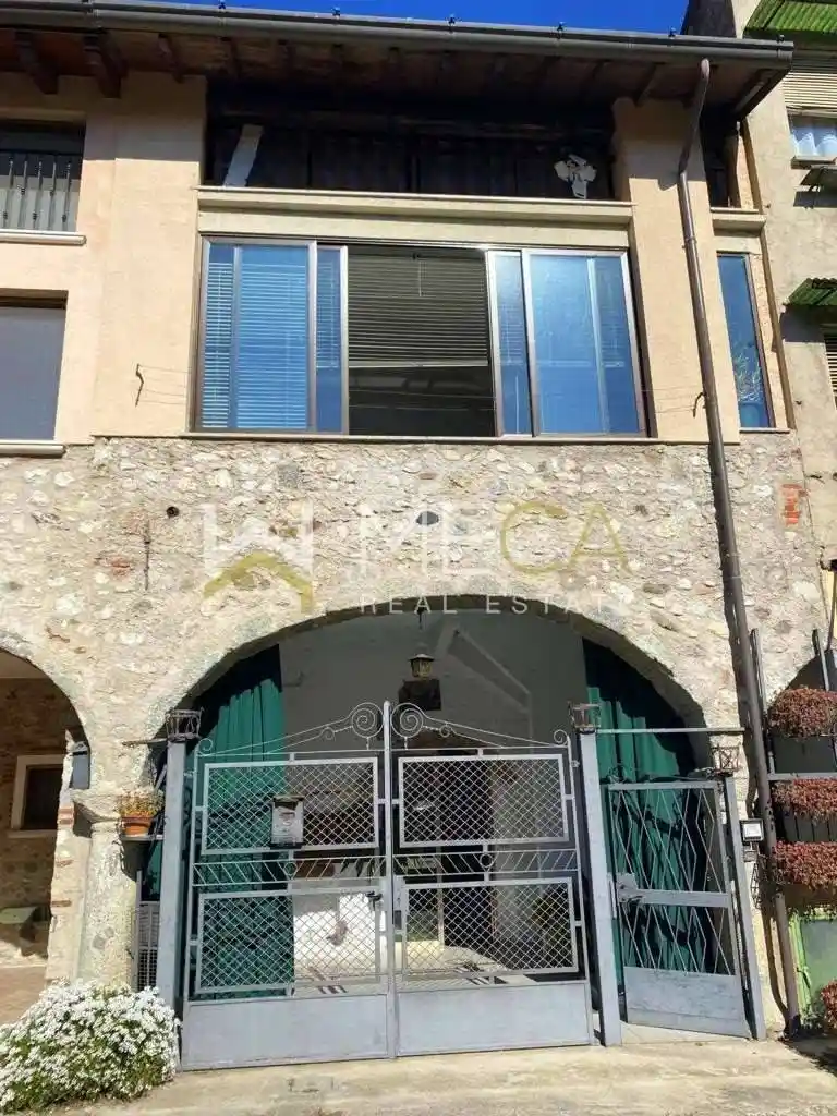Casa indipendente in vendita a Roè Volciano