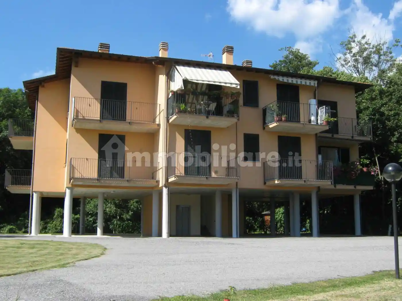 Appartamento in vendita a Cocquio-Trevisago