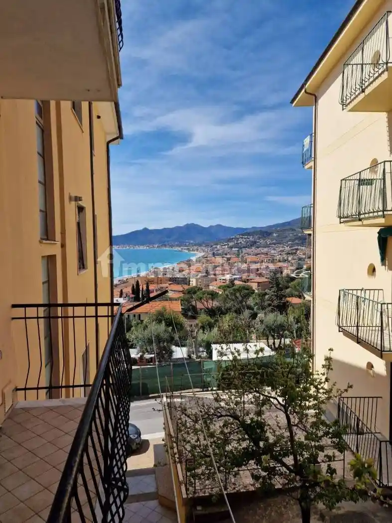 Appartamento in vendita a Borgio Verezzi