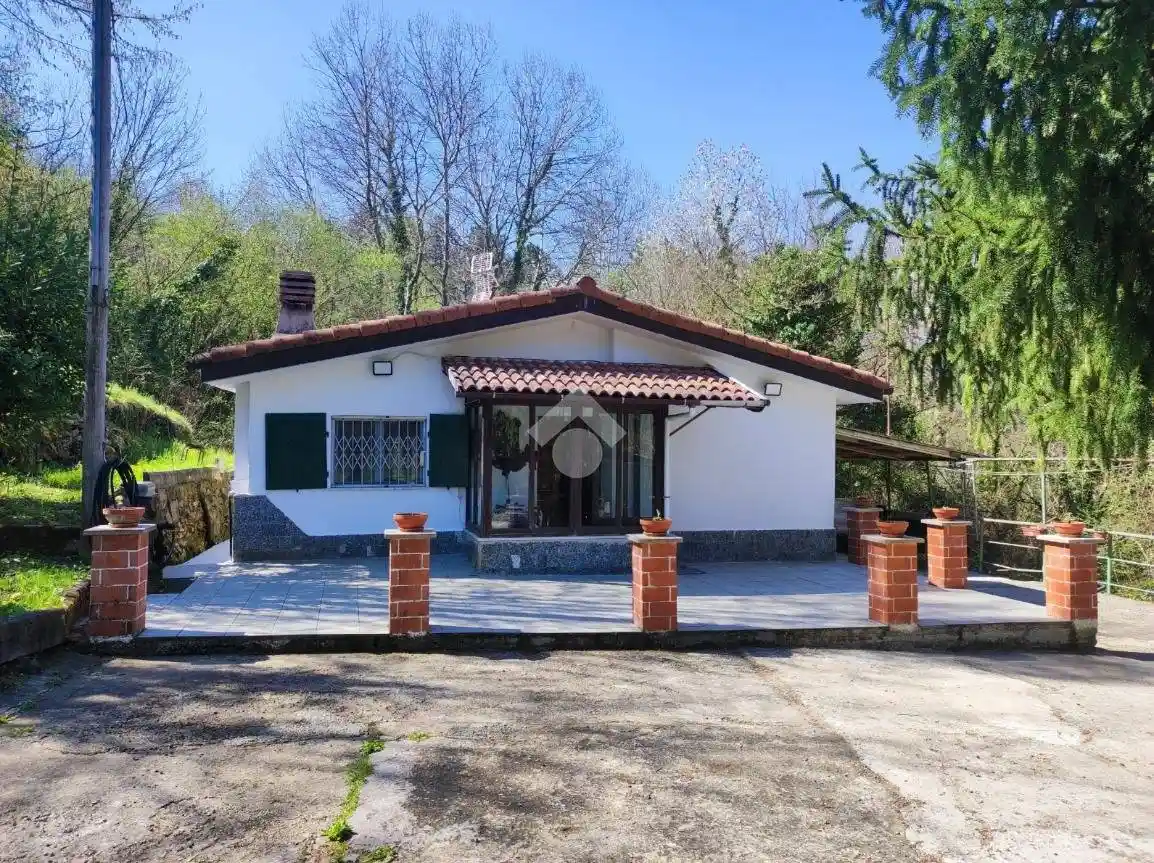 Casa indipendente in vendita a Valbrevenna