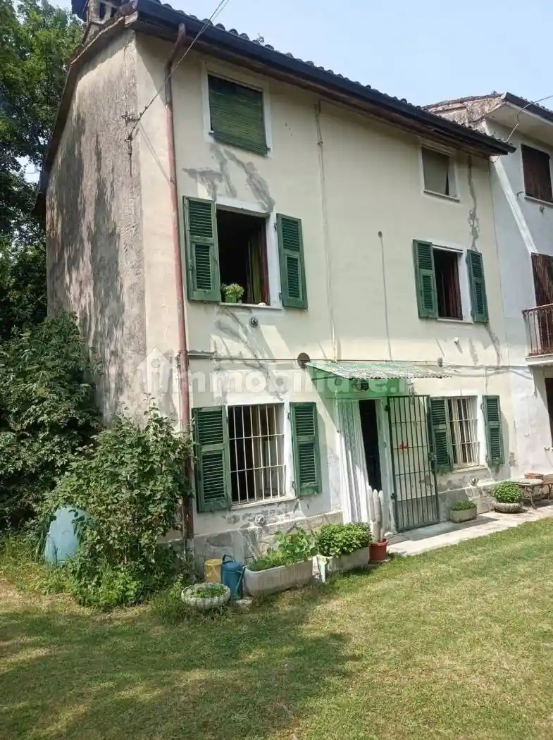 Villa in vendita a Avolasca