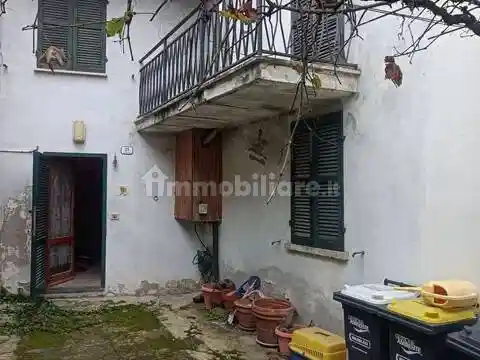 Villa in vendita a Carezzano