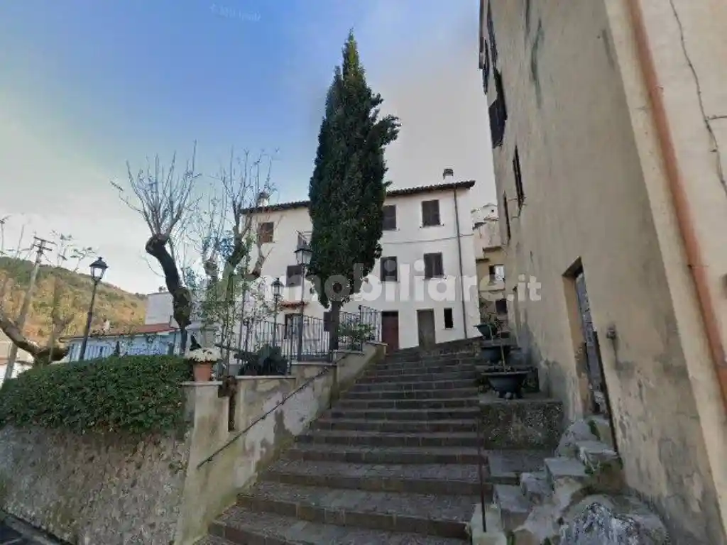 Palazzo - Stabile in vendita a Monteflavio