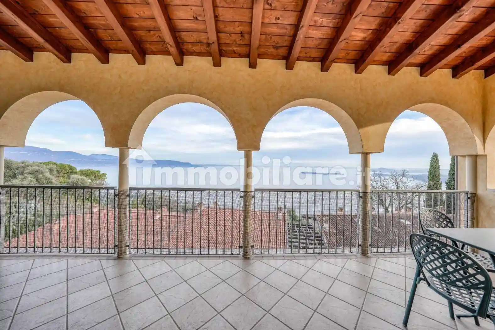 Appartamento in vendita a Gardone Riviera