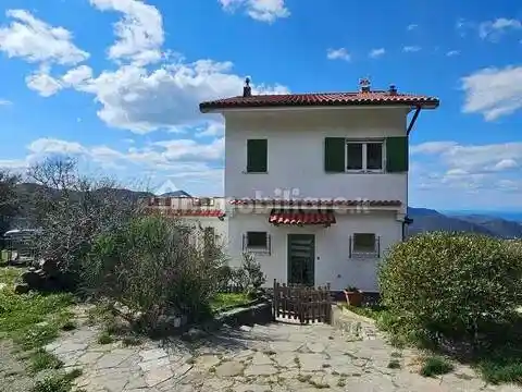 Villa in vendita a Castiglione Chiavarese