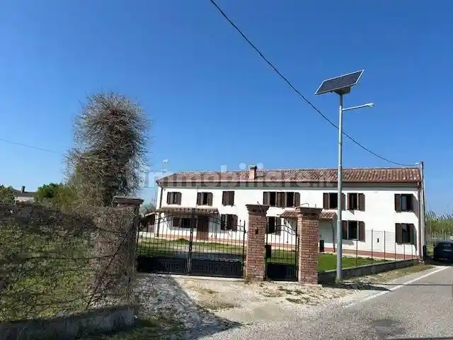Villa in vendita a Stienta