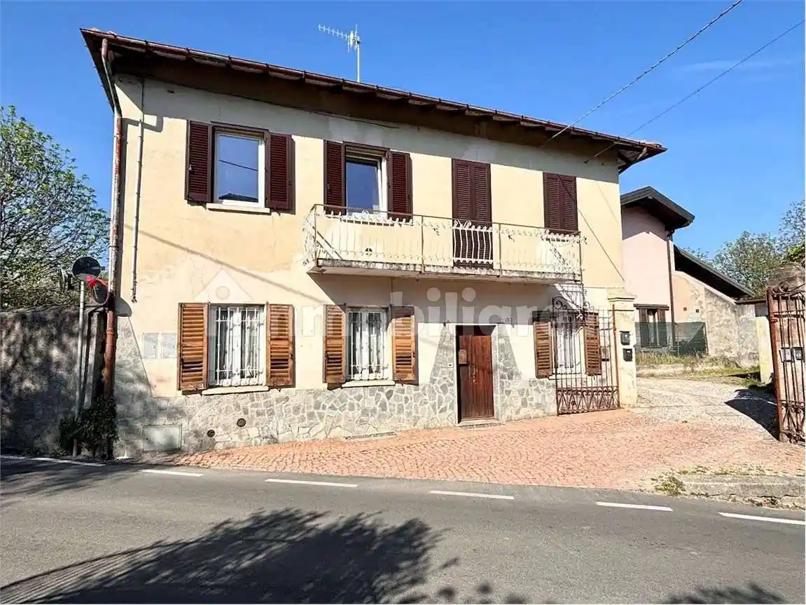 Appartamento in affitto a Leggiuno