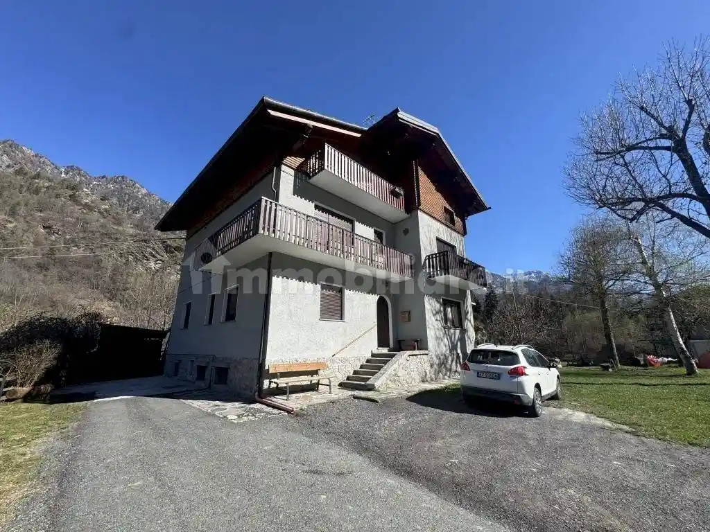 Villa in vendita a Brusson