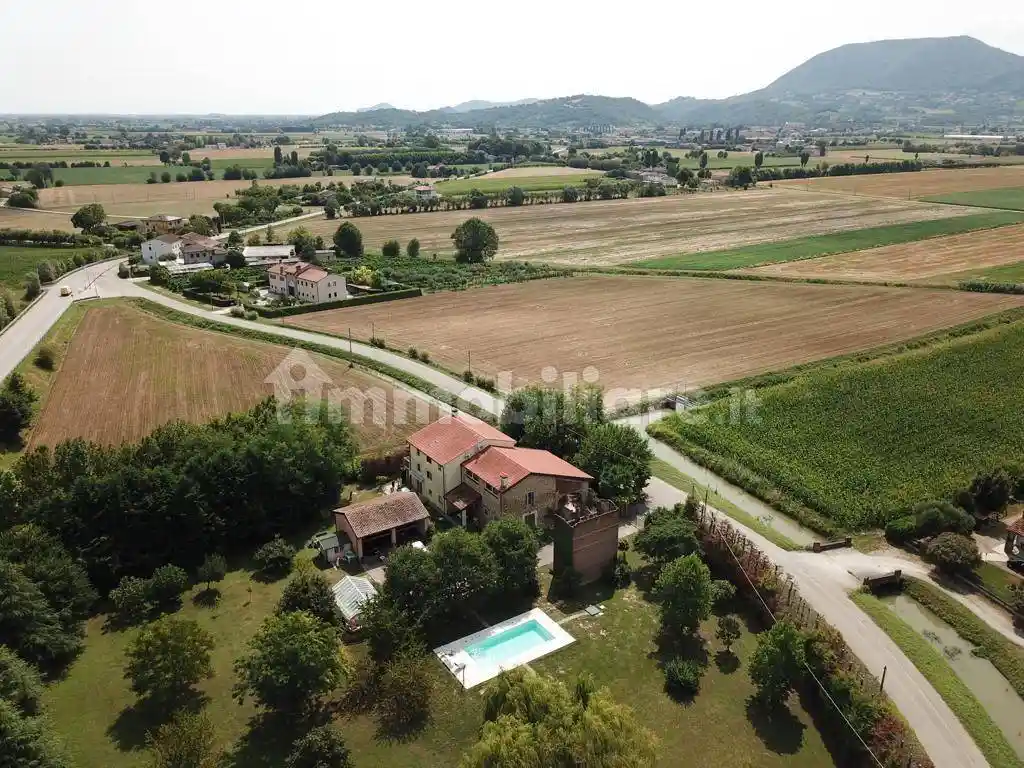 Villa in vendita a Nanto