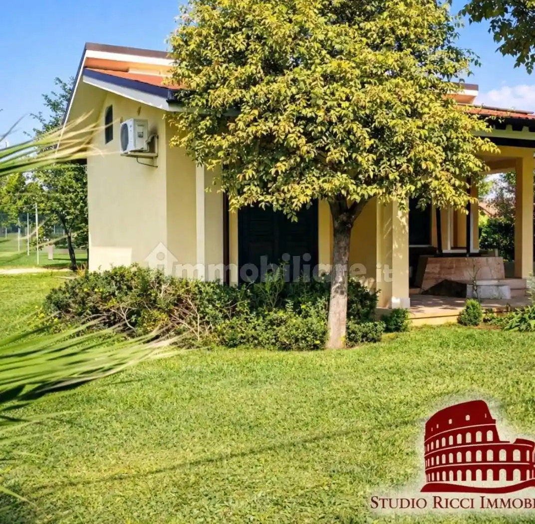 Villa in vendita a Latina
