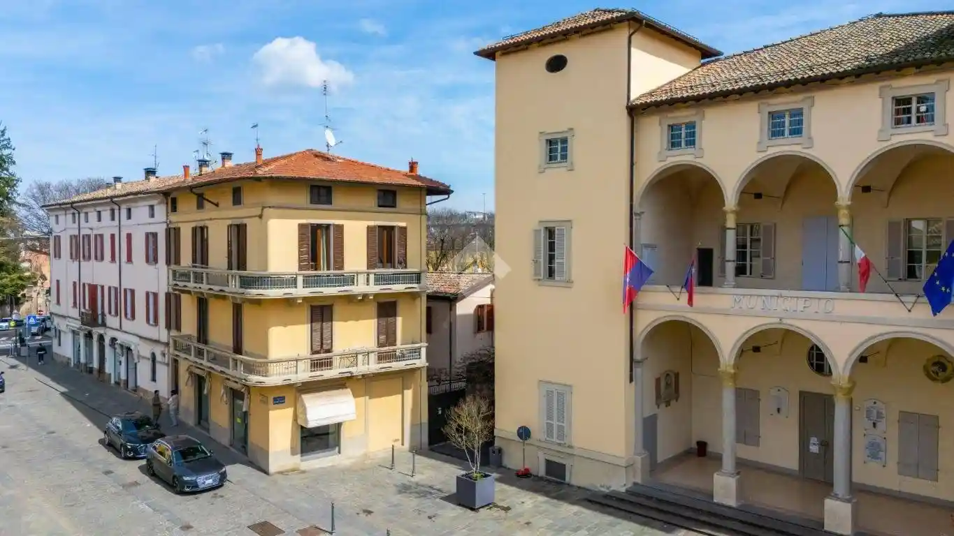 Palazzo - Edificio in vendita a Langhirano