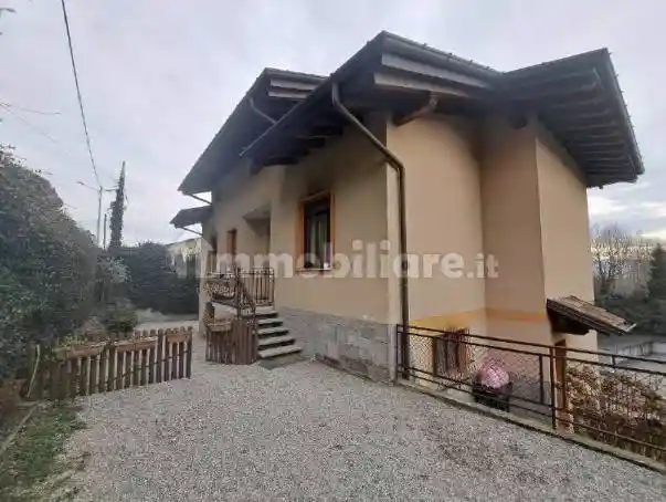 Appartamento in vendita a Gemonio