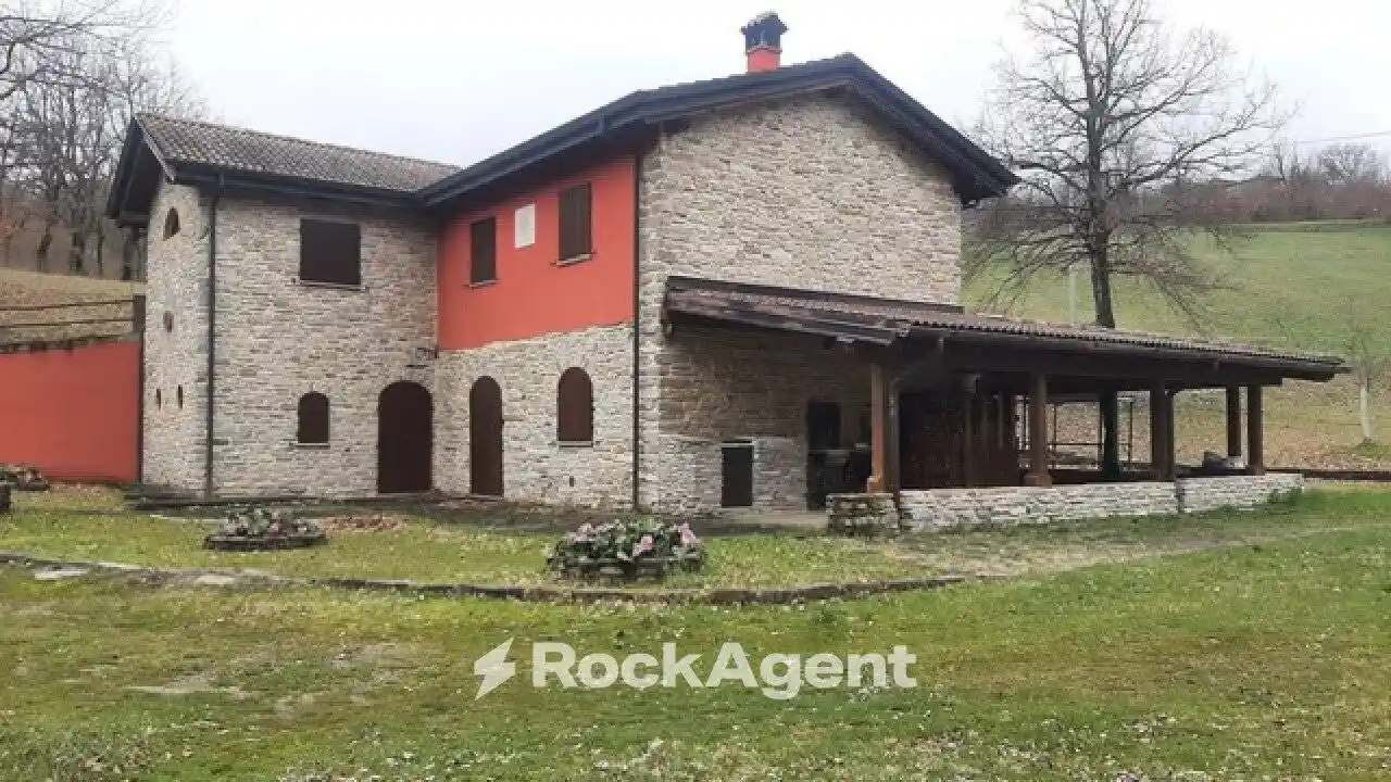 Villa in vendita a Varsi