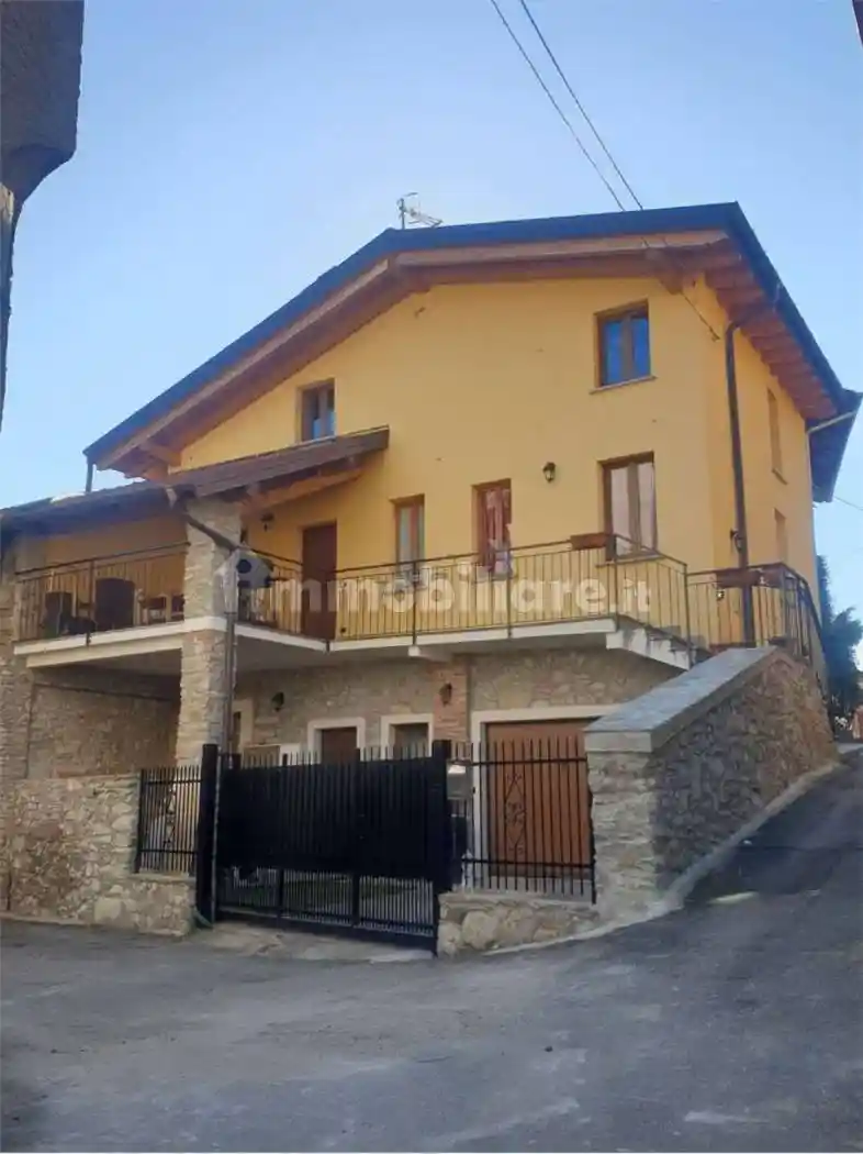 Casa indipendente in vendita a Laveno-Mombello