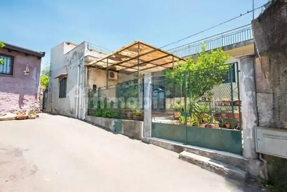 Rustico - Casale in vendita a Aci Bonaccorsi