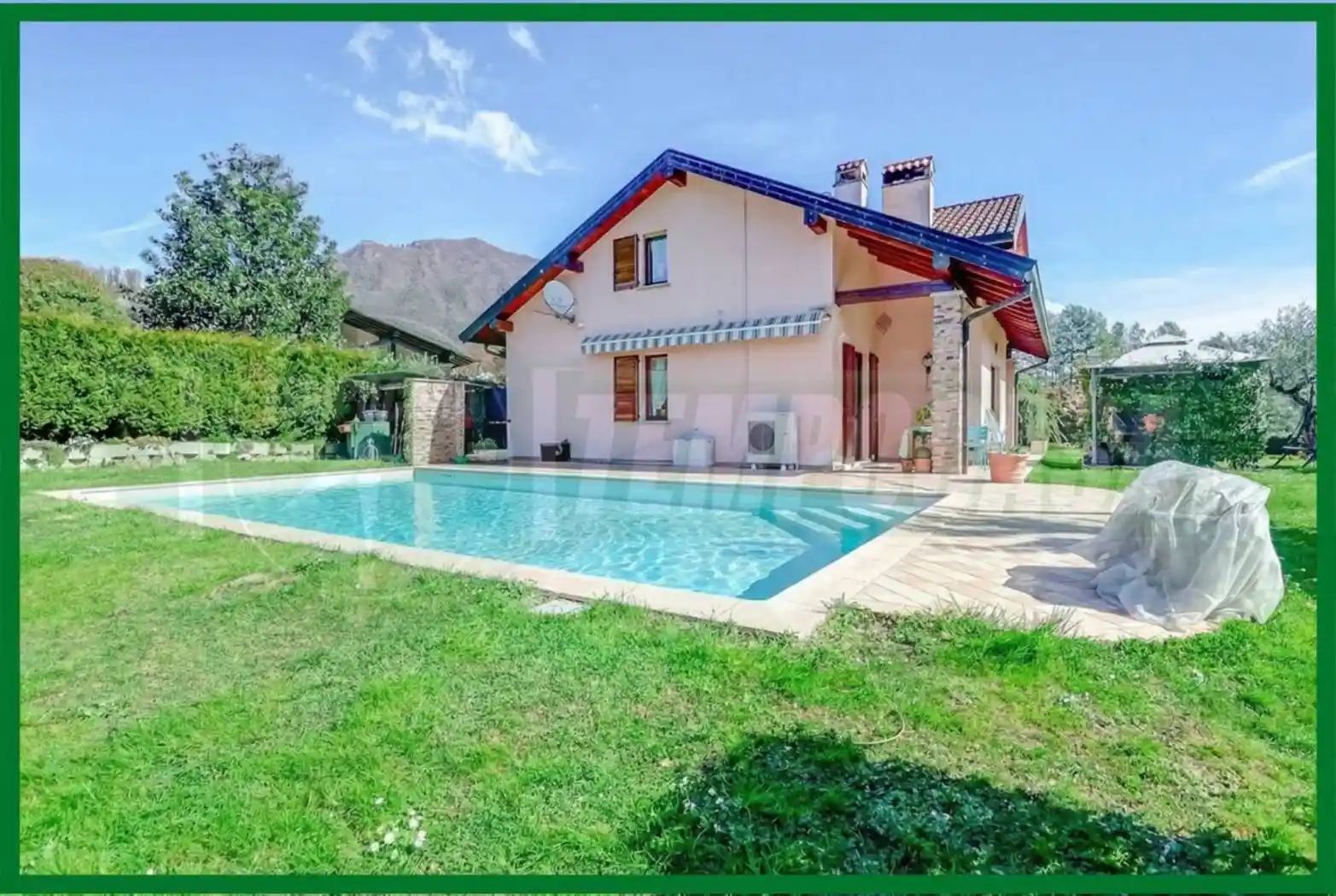 Villa in vendita a Laveno-Mombello