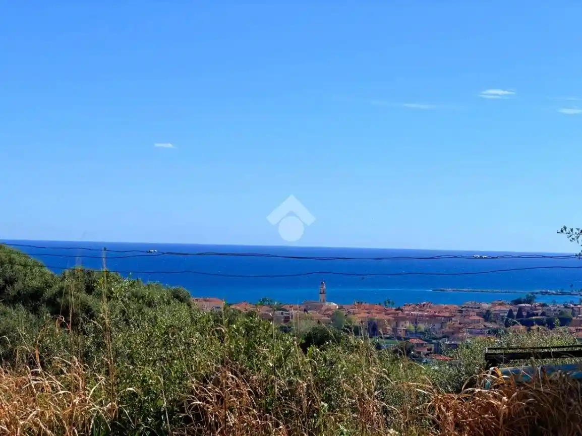 Appartamento in vendita a Diano Castello