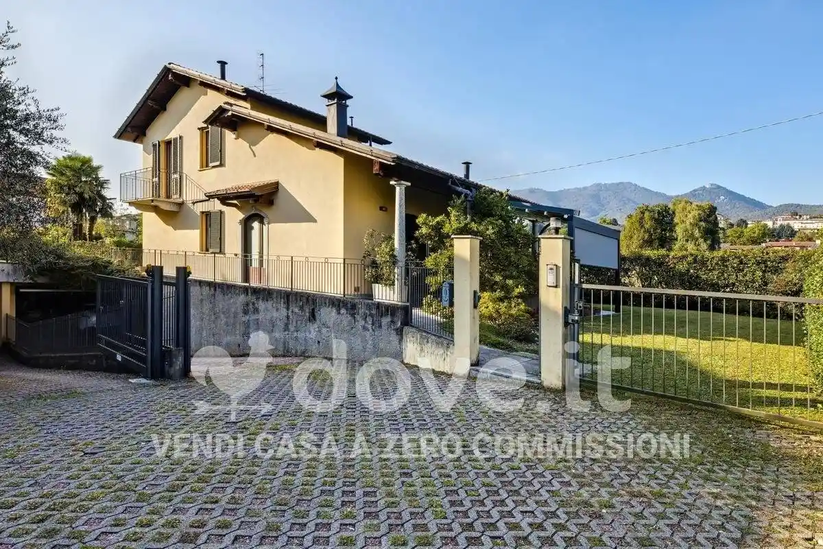 Villa in vendita a Casciago