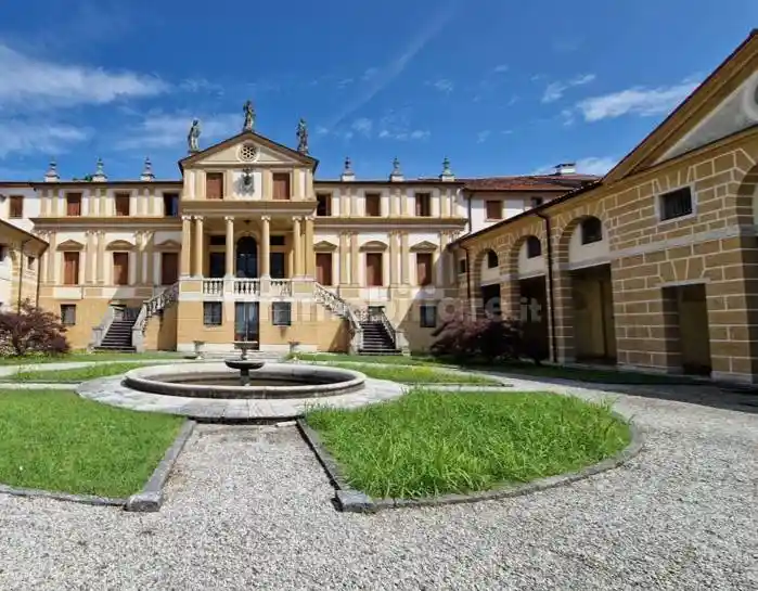 Palazzo - Edificio in vendita a Rossano Veneto