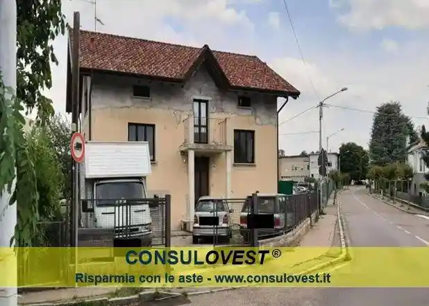 Villa in vendita a Gazzada Schianno