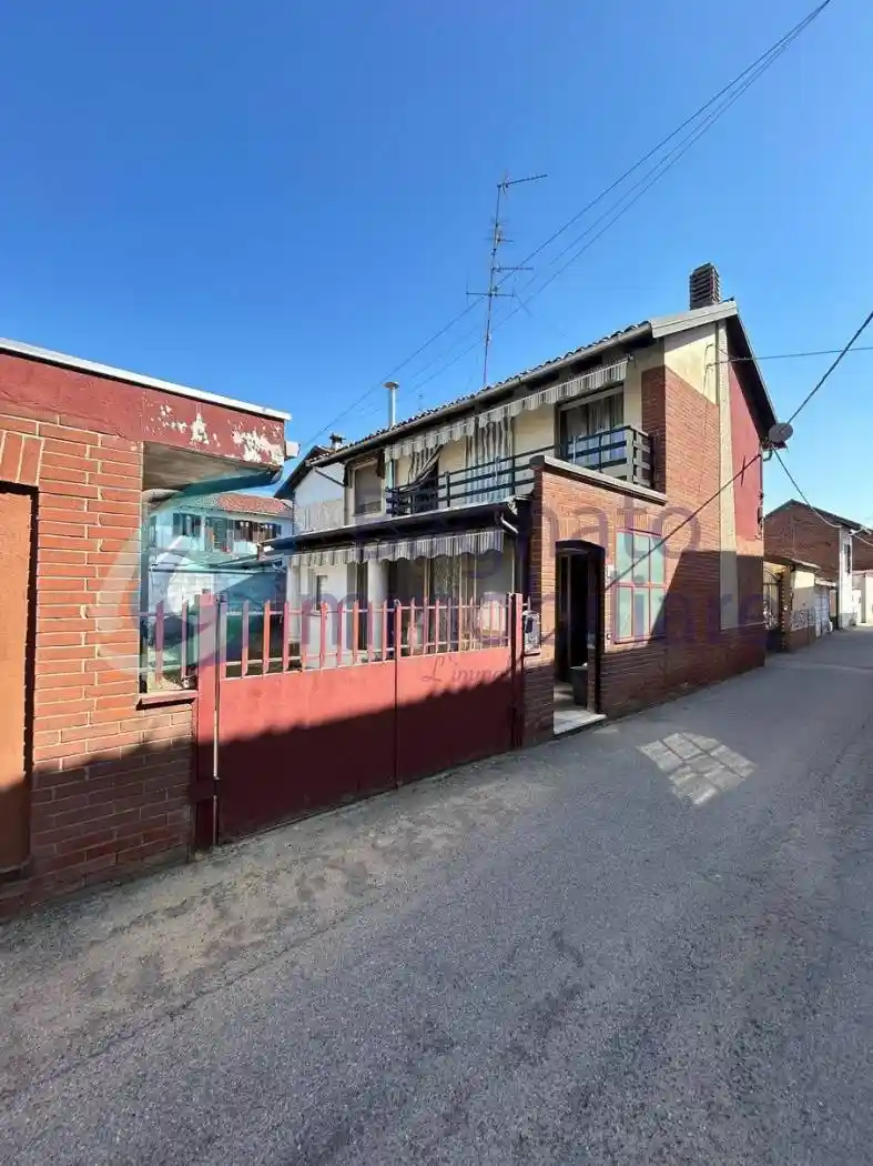 Villa in vendita a Confienza