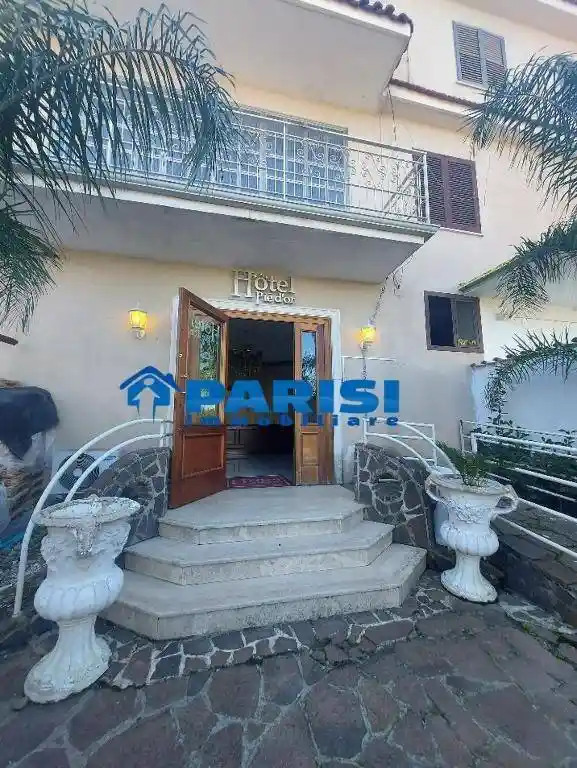 Palazzo - Edificio in vendita a Giugliano in Campania