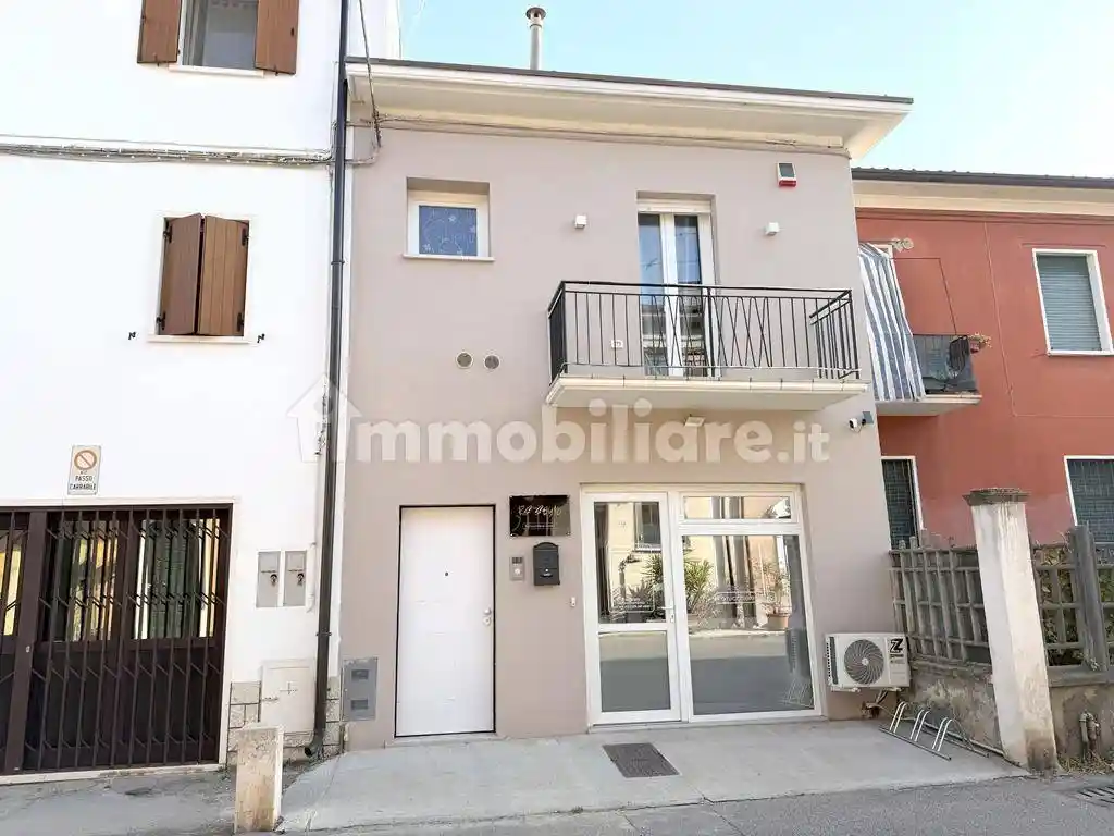 Casa indipendente in vendita a Verona