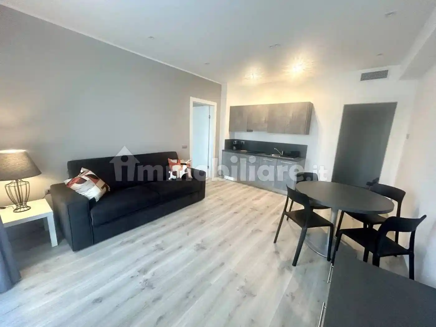 Appartamento in affitto a Lipomo