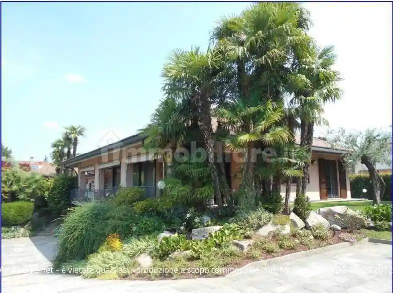 Villa in vendita a Gorla Minore