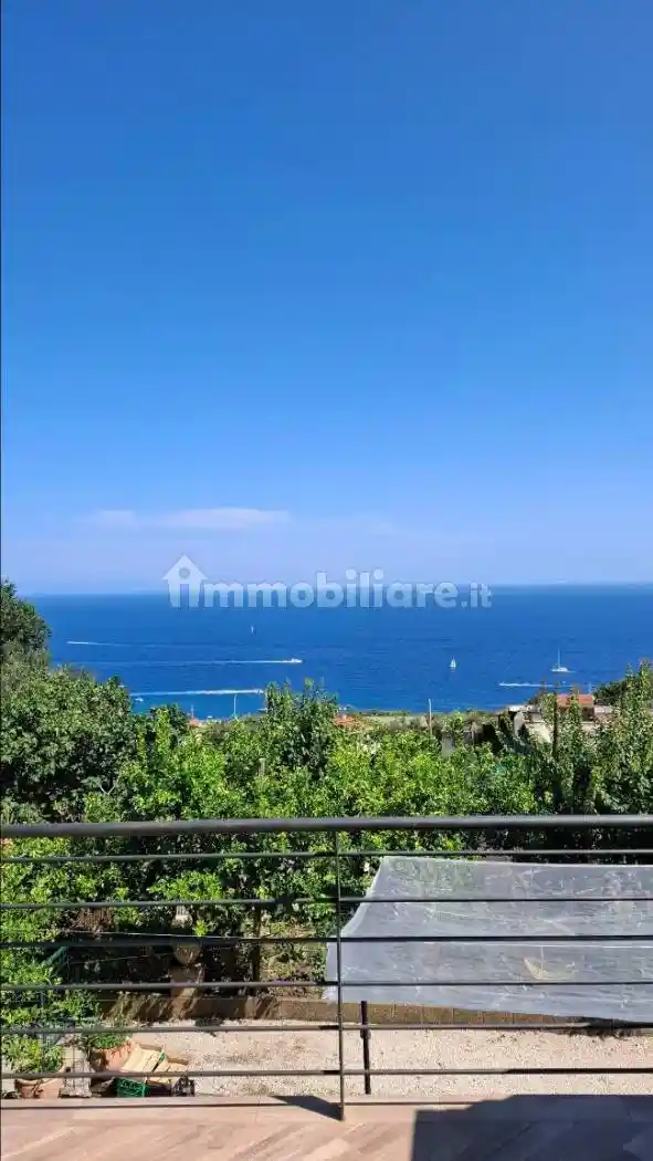 Casa indipendente in affitto a Massa Lubrense