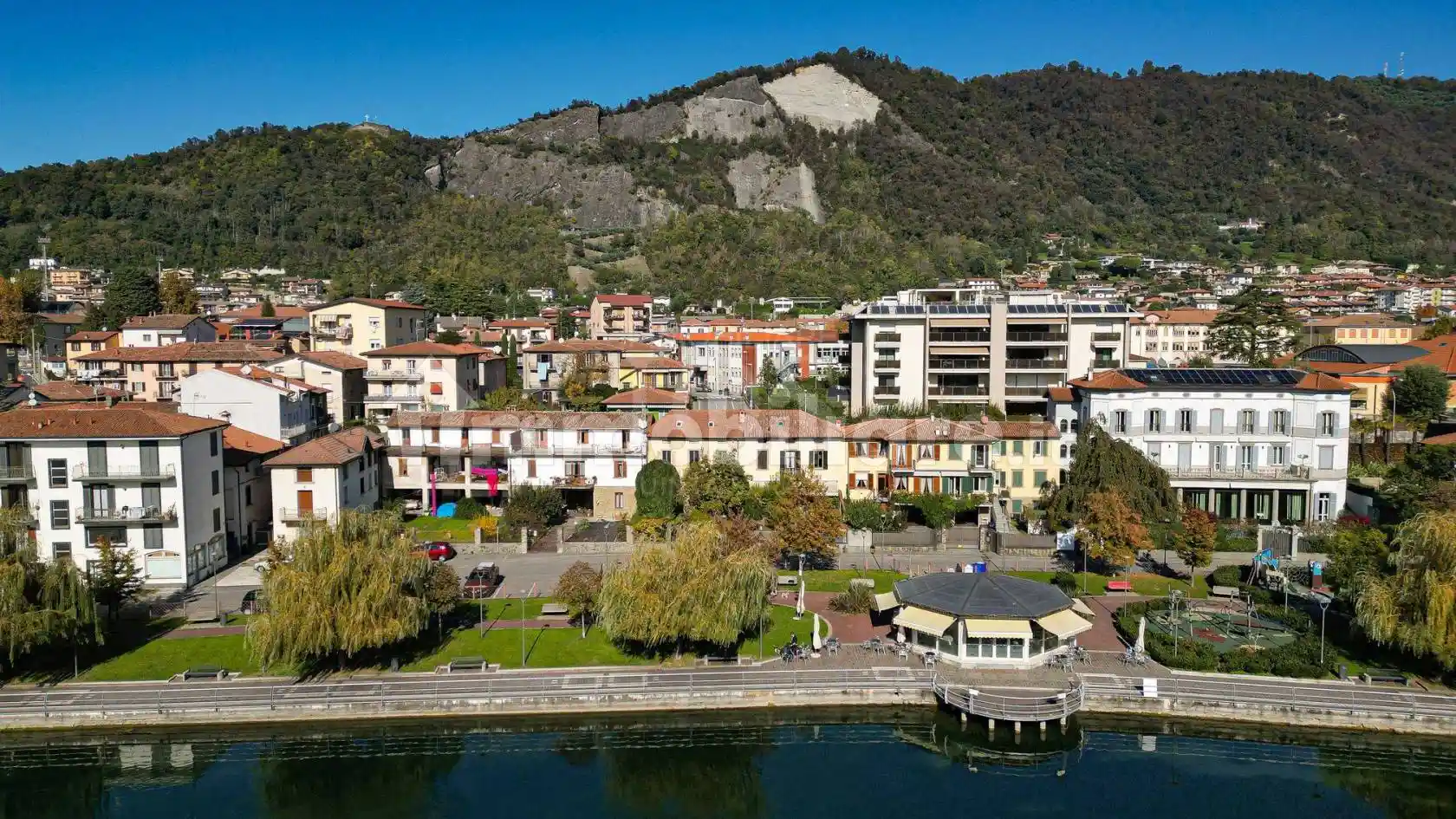 Casa indipendente in vendita a Sarnico