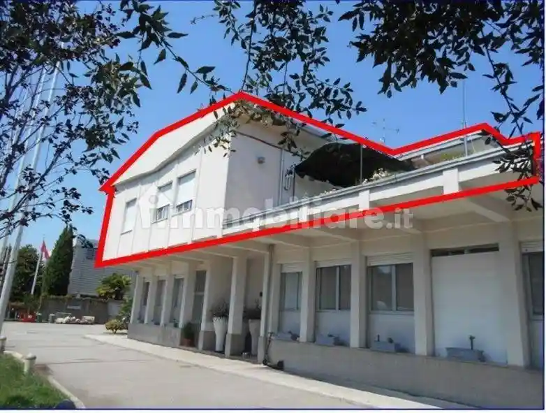 Palazzo - Stabile in vendita a Gorla Minore