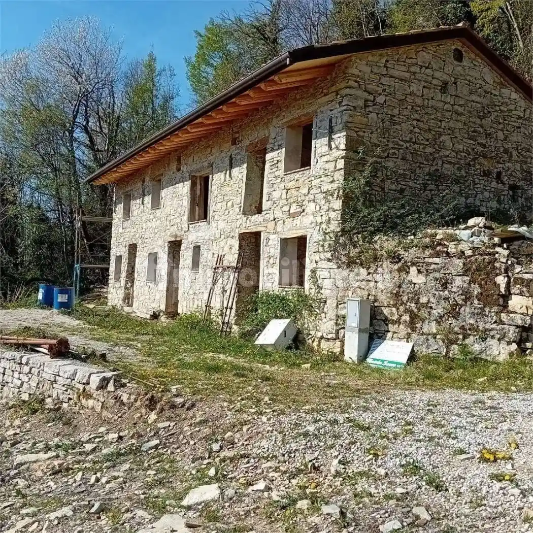Rustico - Casale in vendita a Revine Lago