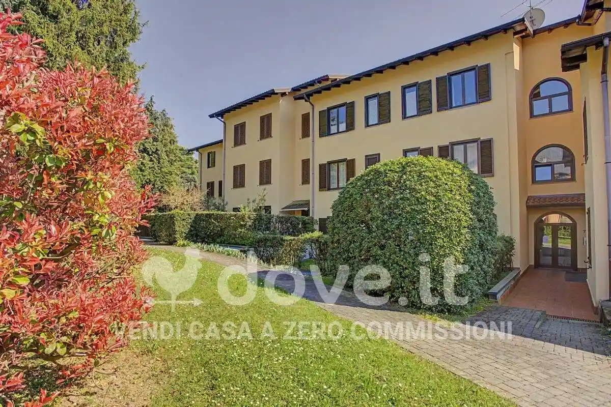 Appartamento in vendita a Luvinate