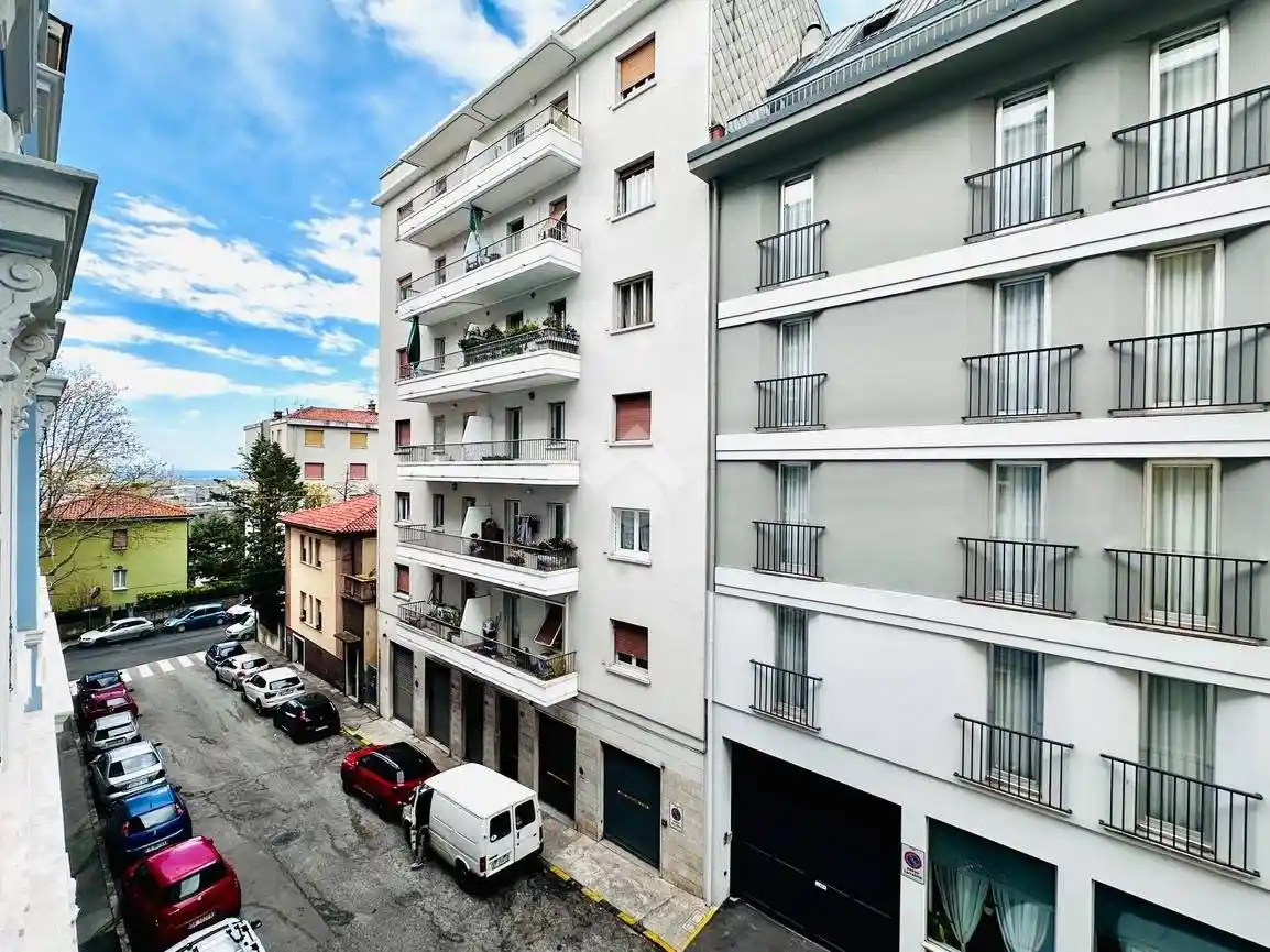 Appartamento in vendita a Trieste