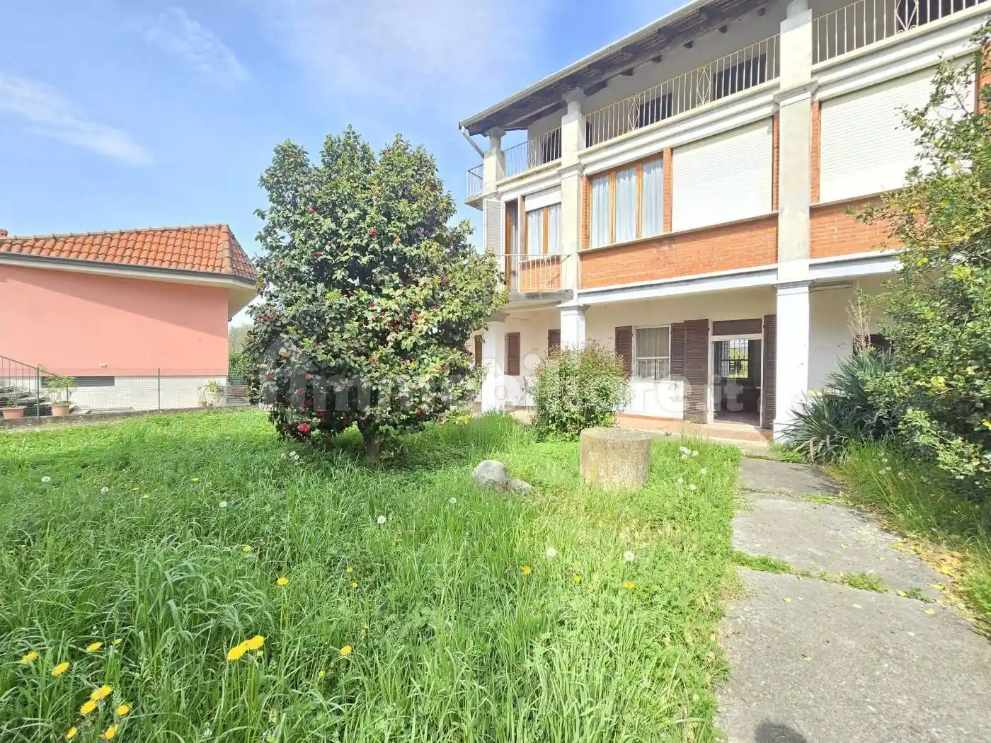 Villa in vendita a Fara Novarese