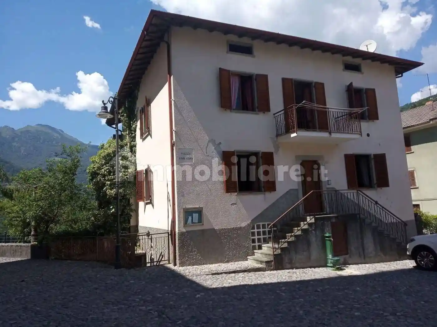 Villa in vendita a Locatello