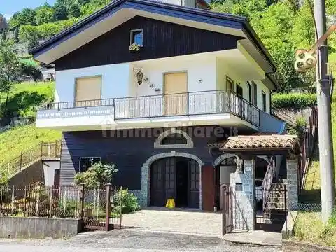 Villa in vendita a Locatello